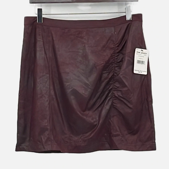 Free People Rumi Ruched Faux Leather Skirt in Burgundy - NEW - Size Large - Picture 2 of 7
